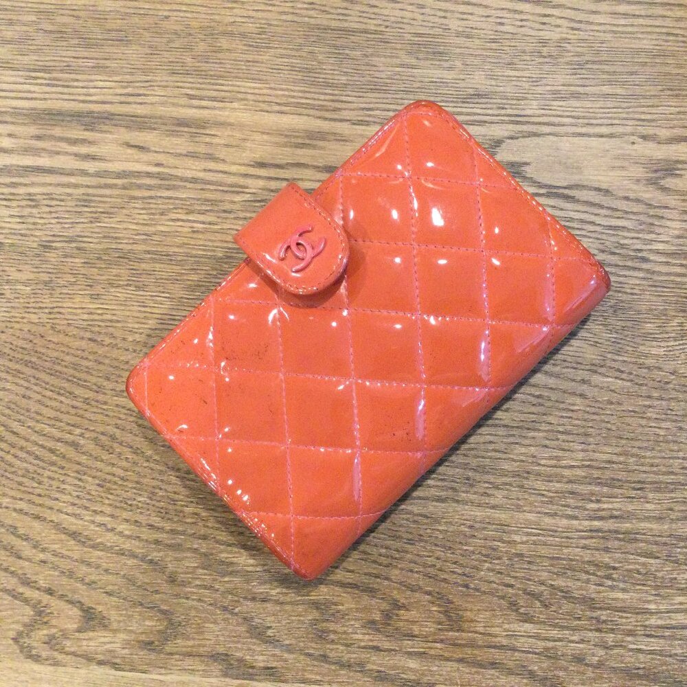 Chanel Patent Quilted Zip Pocket Wallet Coral - Picture 2 of 14